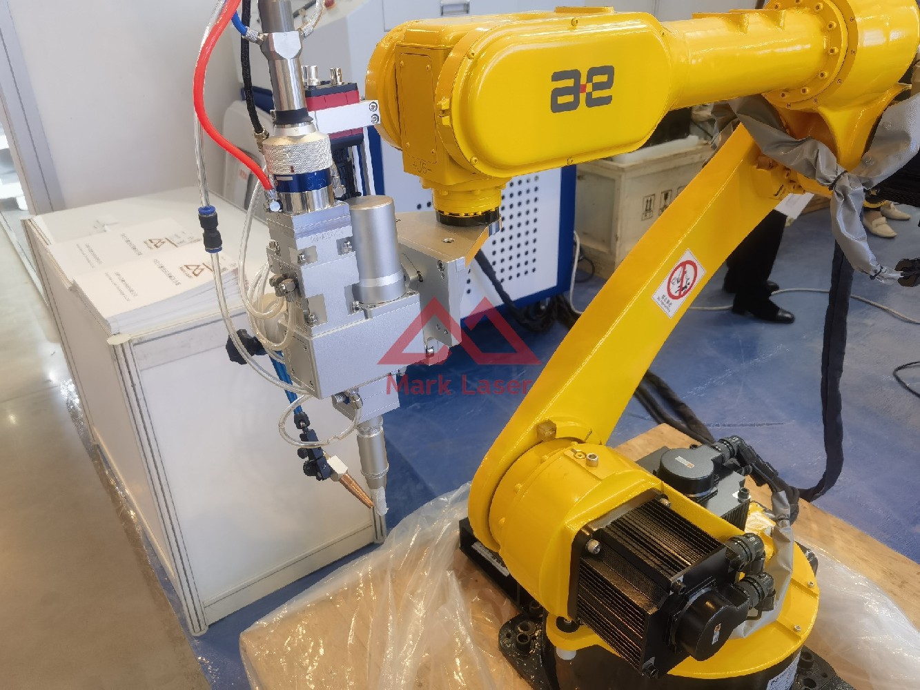 激光焊接机器人的优势和应用领域